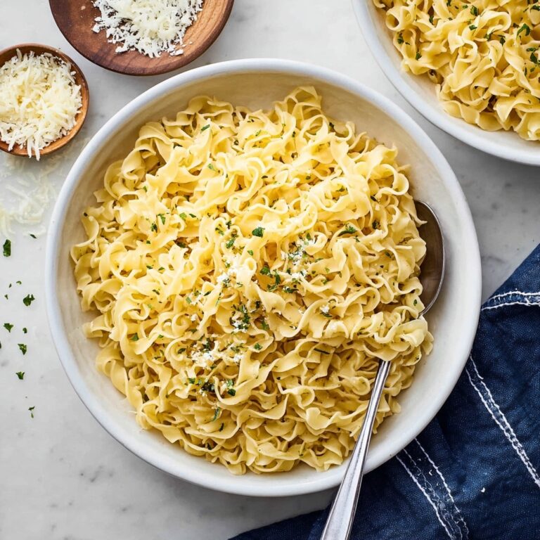 Buttered Egg Noodles with Garlic and Parsley Recipe